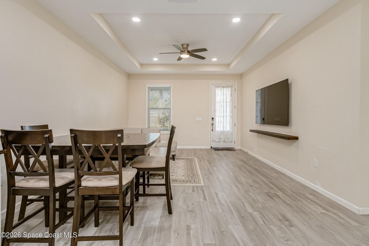 209 E Avenue B - Photo 7 of 47