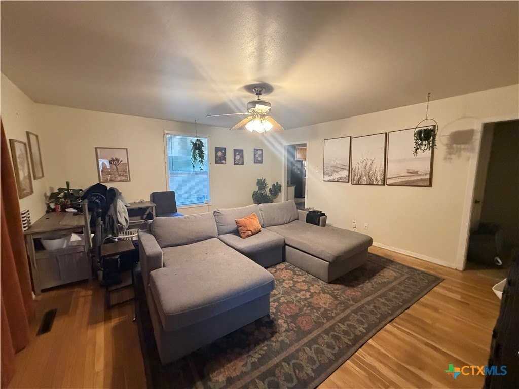 726 Encino Dr - Photo 3 of 17