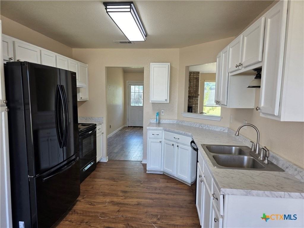 3007 Nancy Jane Dr - Photo 2 of 10