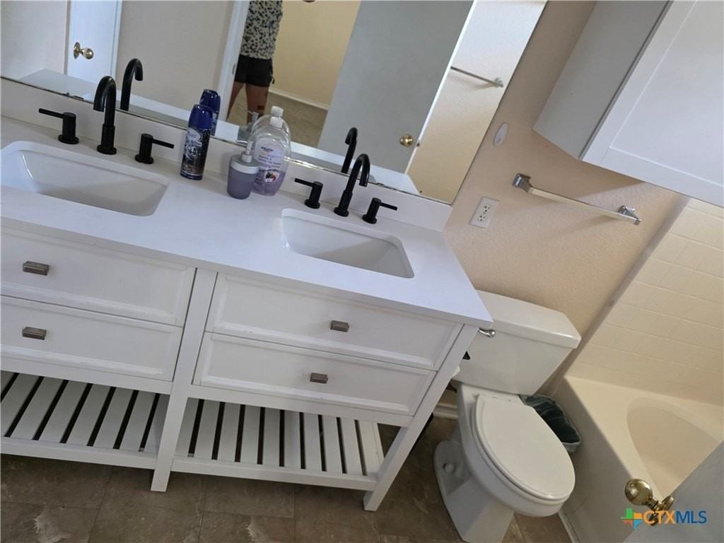 3007 Nancy Jane Dr - Photo 6 of 10