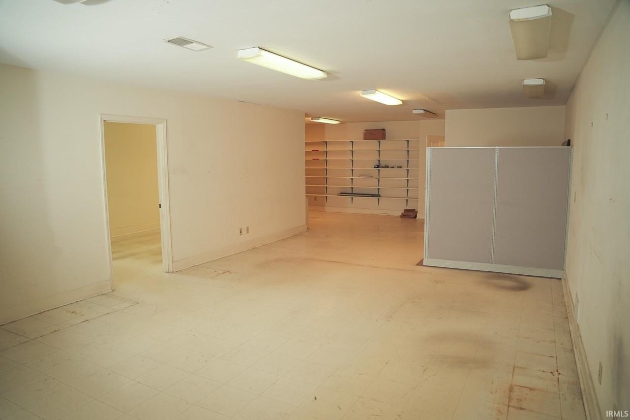 5055 Newburgh Plaza Dr - Photo 5 of 16
