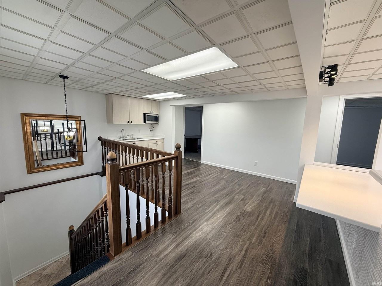 215 Mill St - Photo 5 of 17