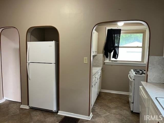 210 S Weinbach Ave - Photo 4 of 10