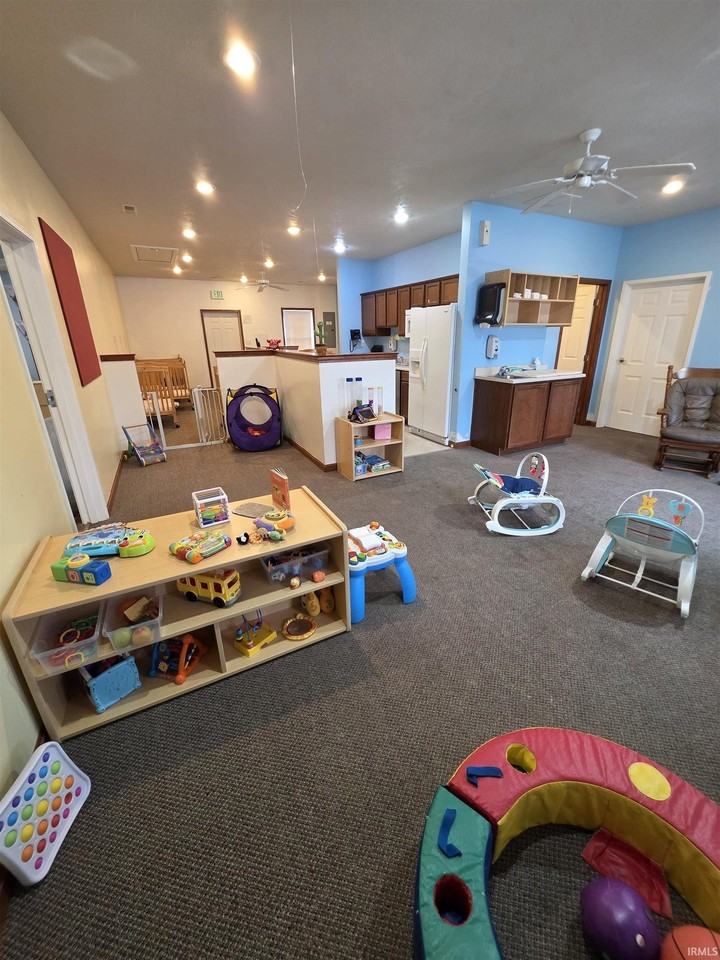 583 Northwood Ave - Photo 4 of 36