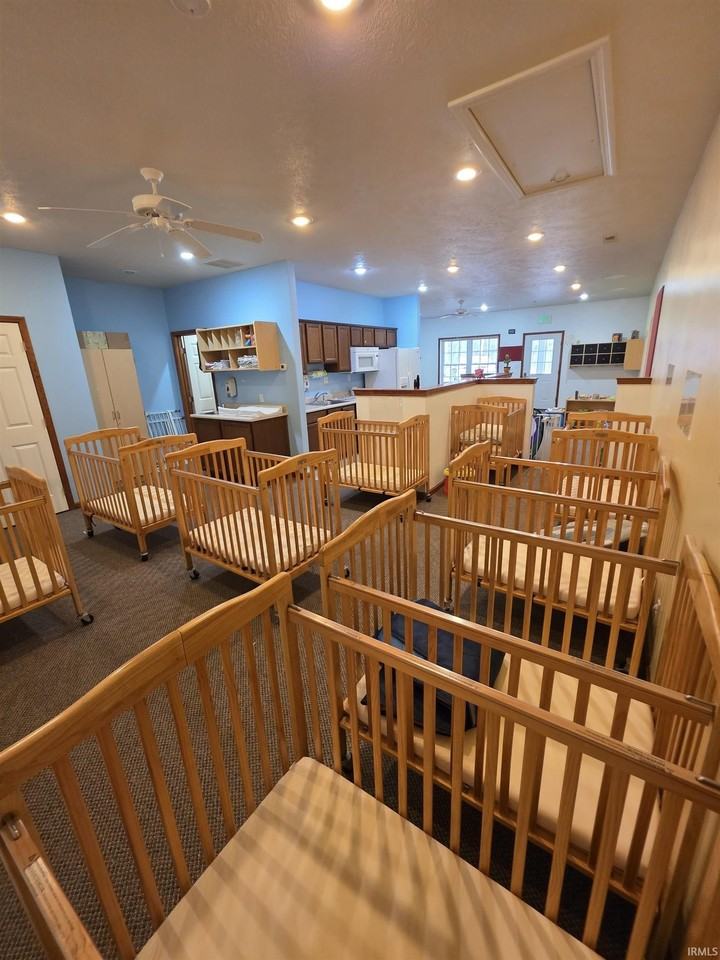 583 Northwood Ave - Photo 7 of 36