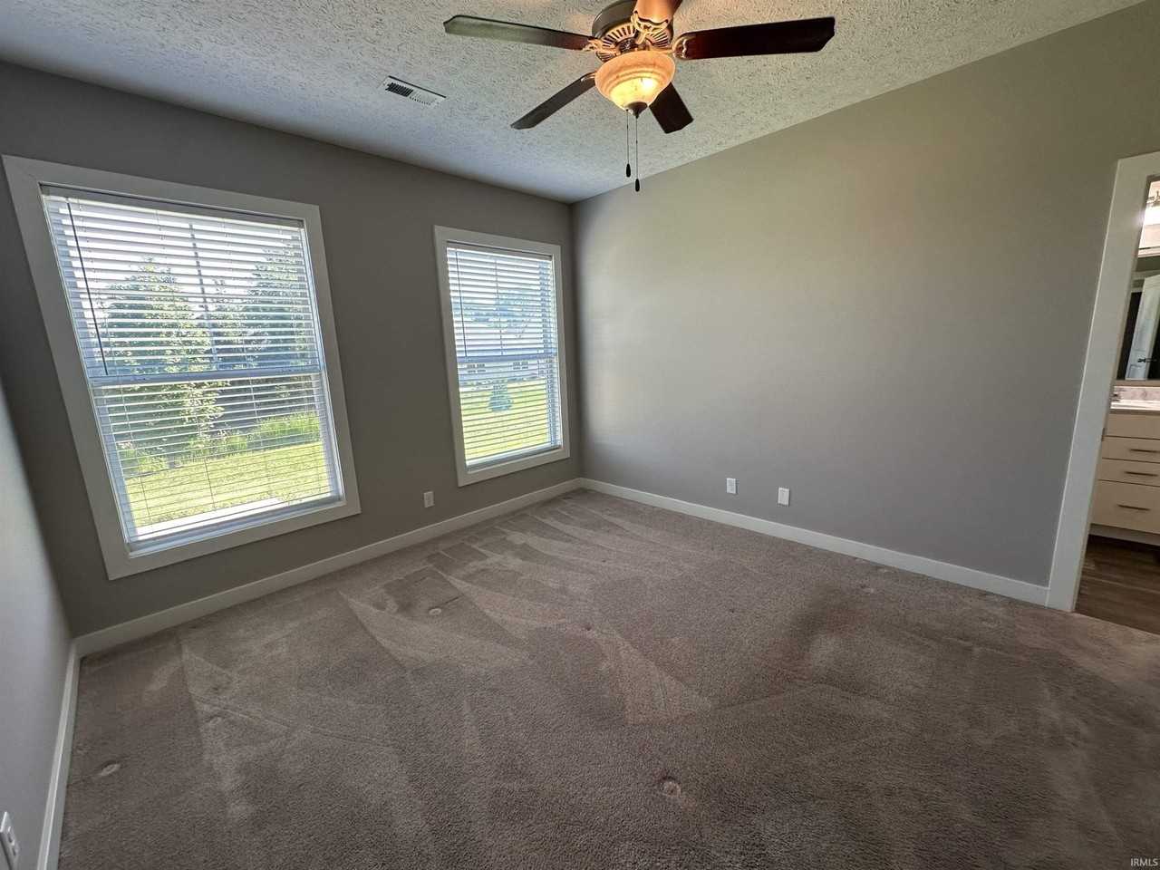 2331 Jamaica Ct - Photo 5 of 12