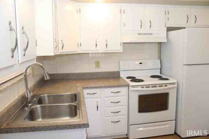 2555 Stanley Ct - Photo 4 of 10