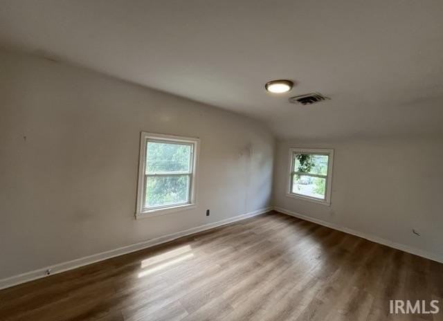 957 S Spring St - Photo 2 of 10