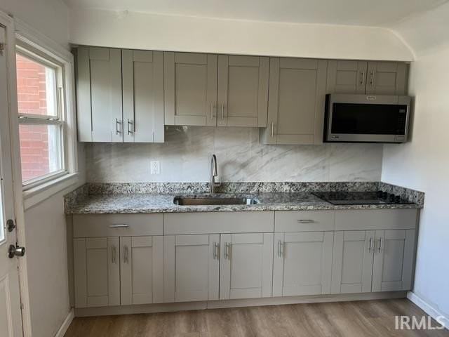 957 S Spring St - Photo 3 of 10