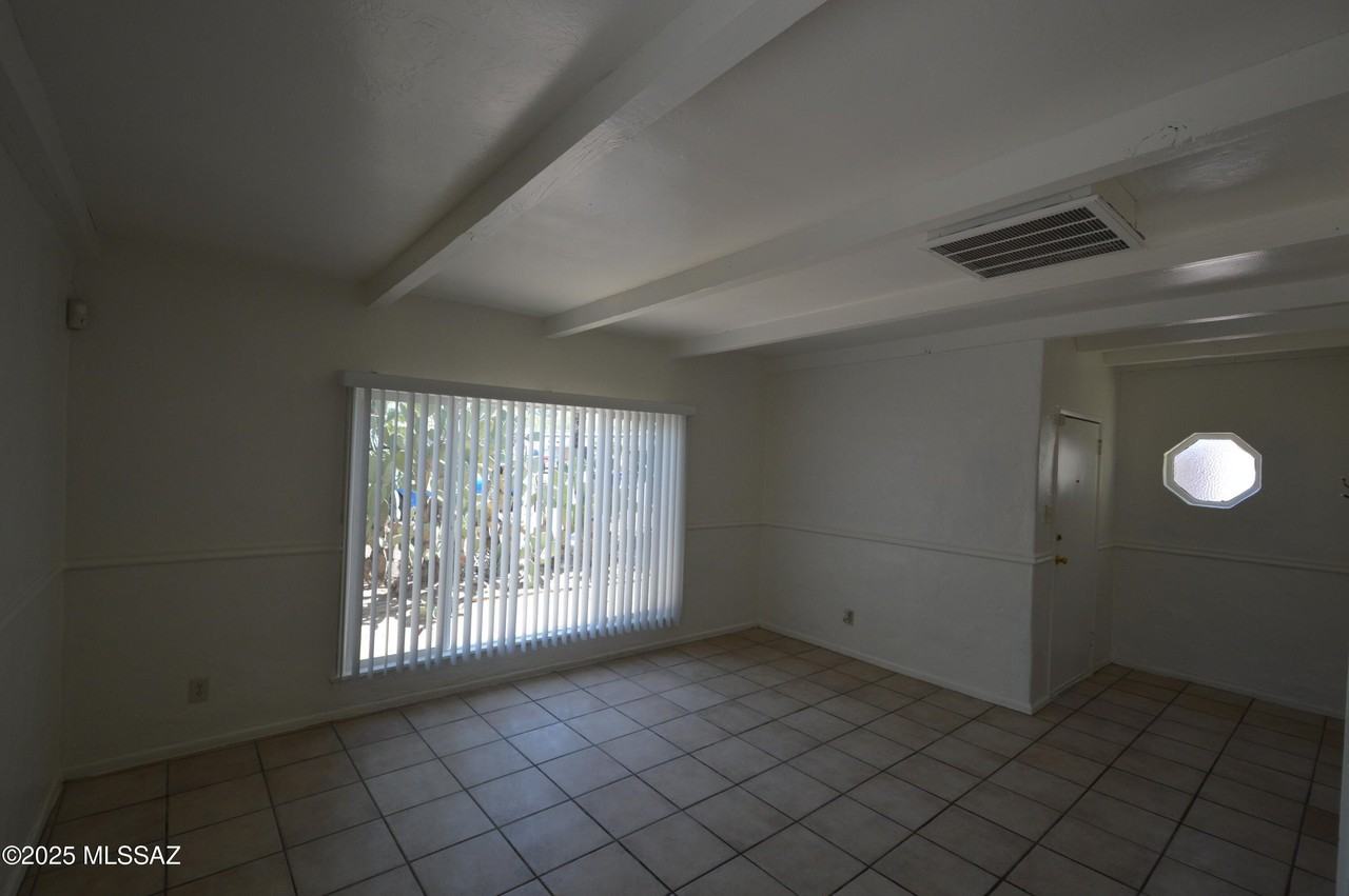 2119 N Catalina Ave - Photo 3 of 11