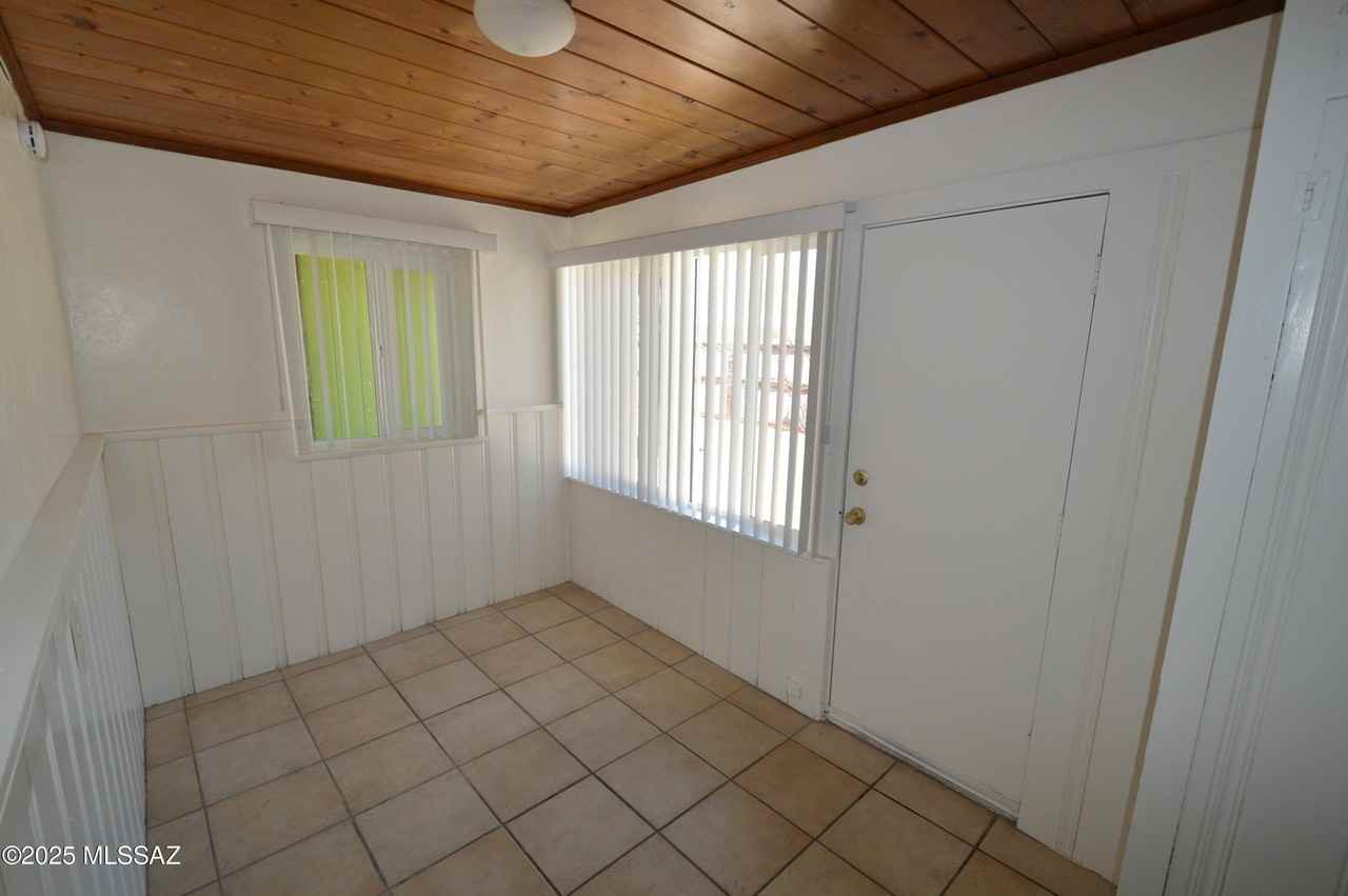 2119 N Catalina Ave - Photo 5 of 11
