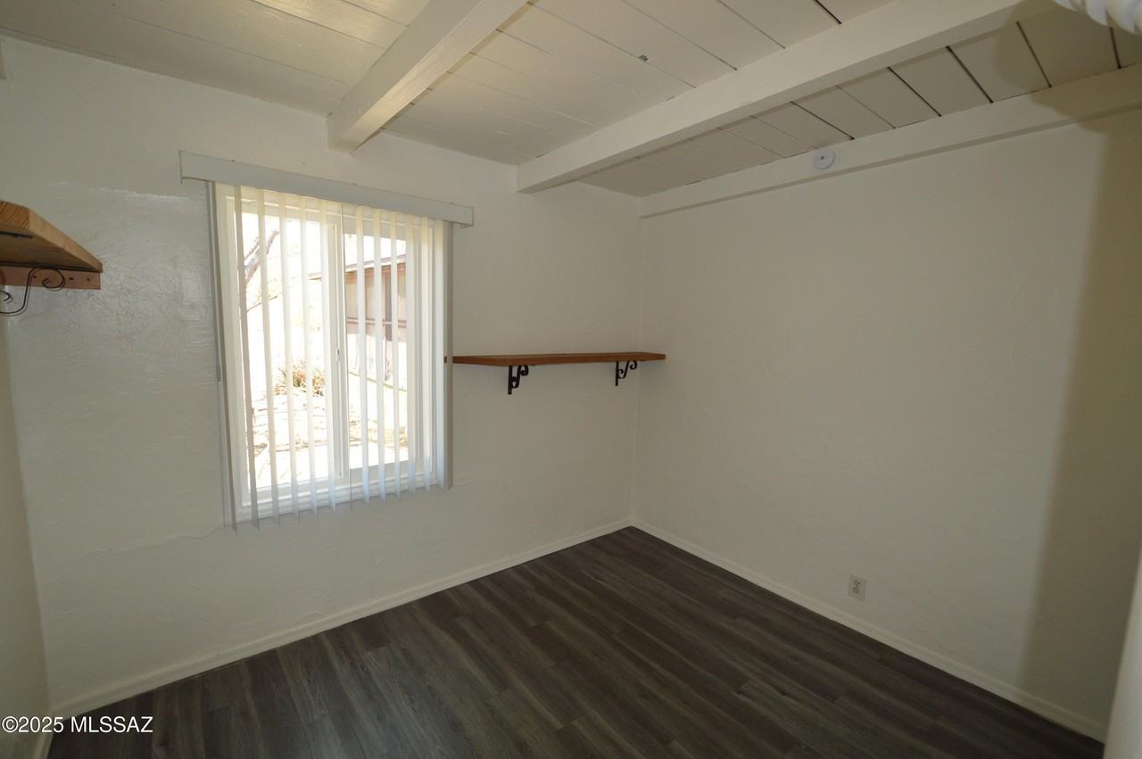 2119 N Catalina Ave - Photo 7 of 11