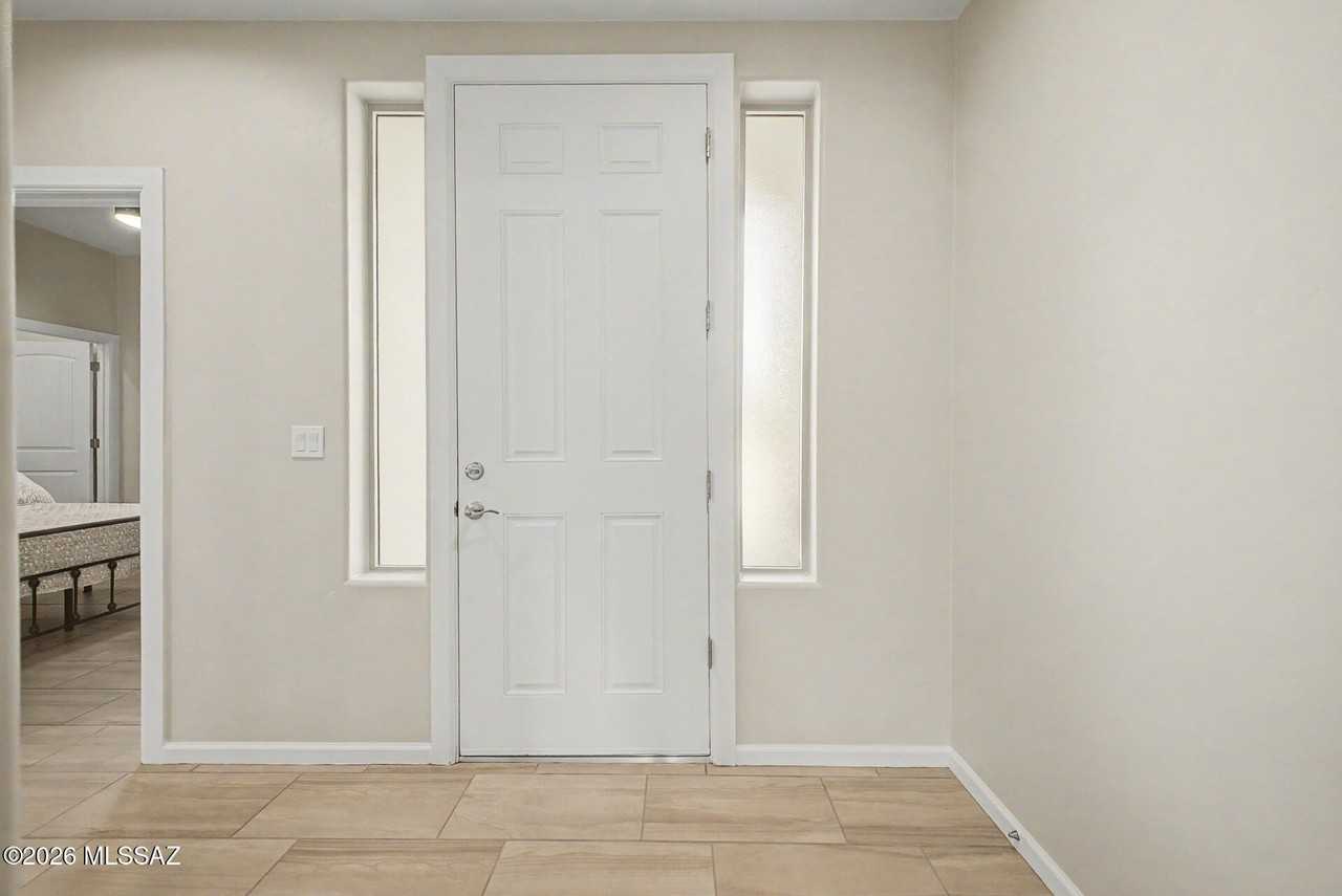 208 S Montgomery Pl - Photo 4 of 39
