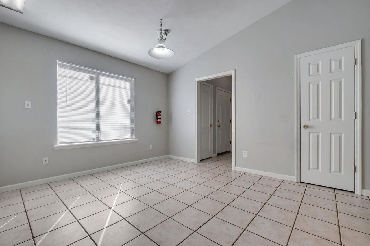 712 W Brevard St - Photo 5 of 23