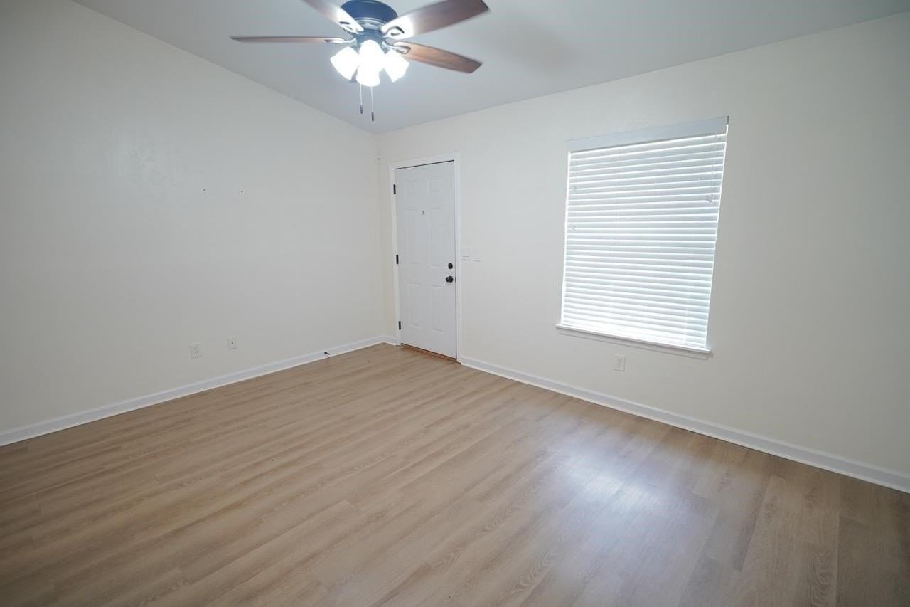 1188 High Rd - Photo 3 of 14