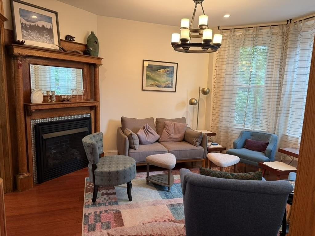 908 11th St Ne #A - Photo 2 of 17