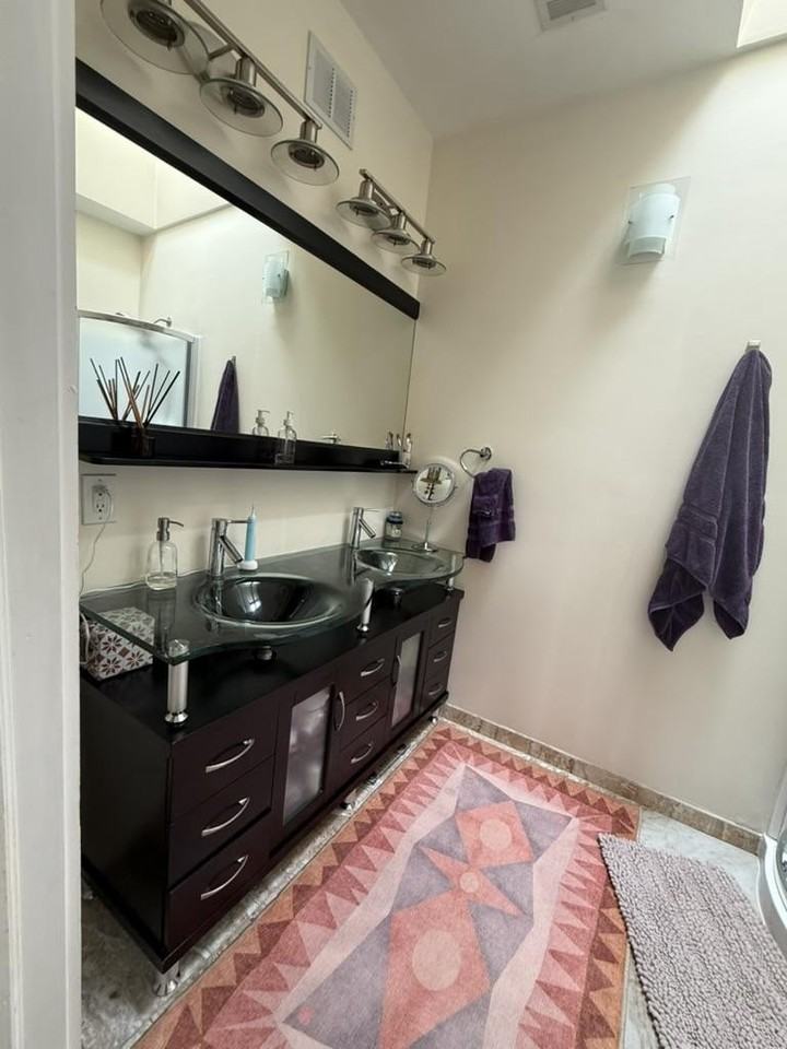 908 11th St Ne #A - Photo 7 of 17