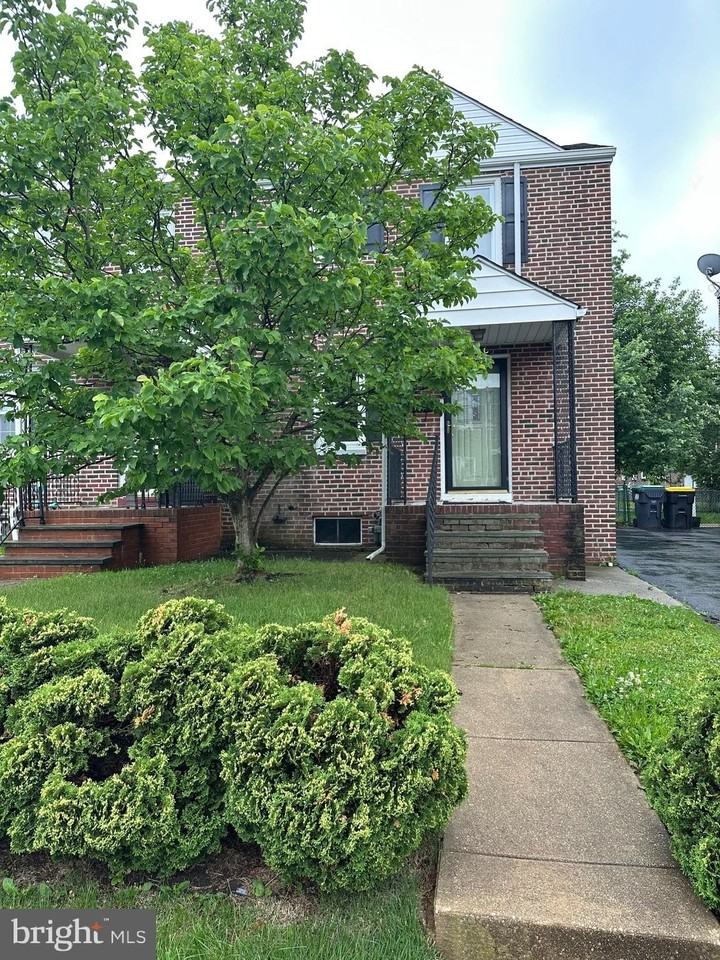 1122 Coyne Pl - Photo 2 of 19