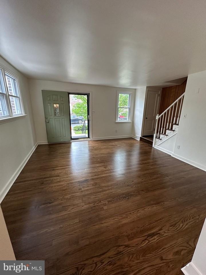 1122 Coyne Pl - Photo 4 of 19
