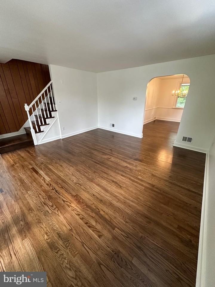1122 Coyne Pl - Photo 5 of 19