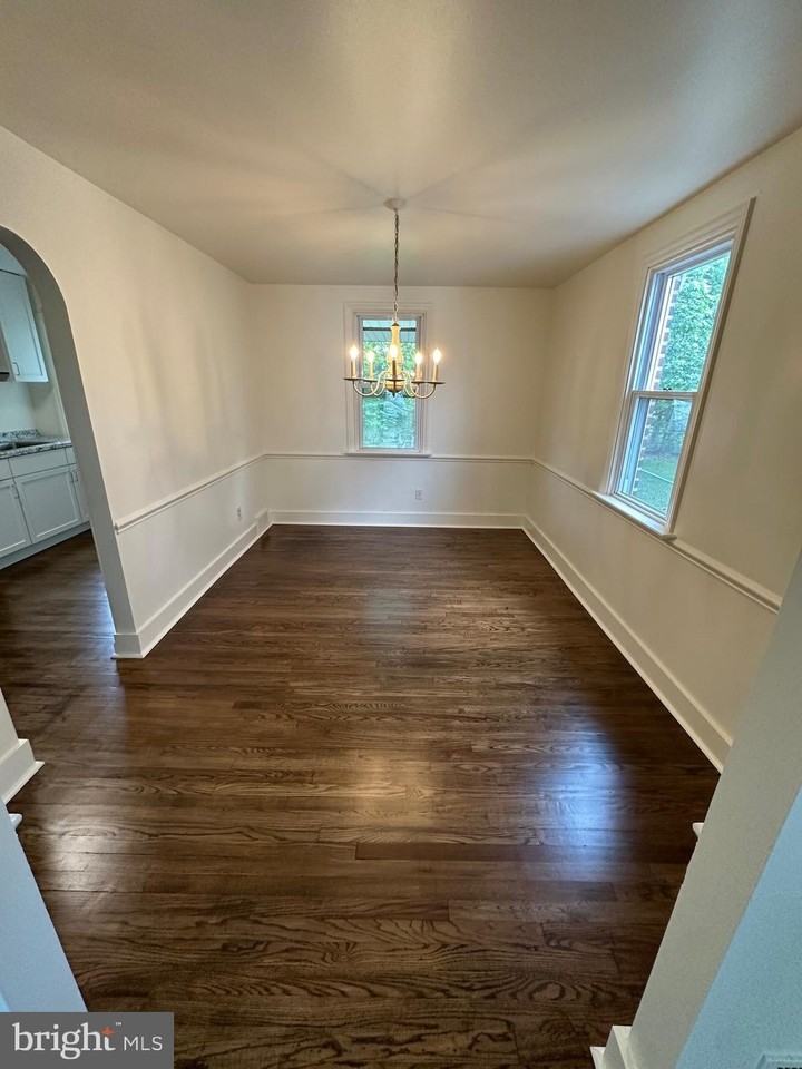 1122 Coyne Pl - Photo 6 of 19