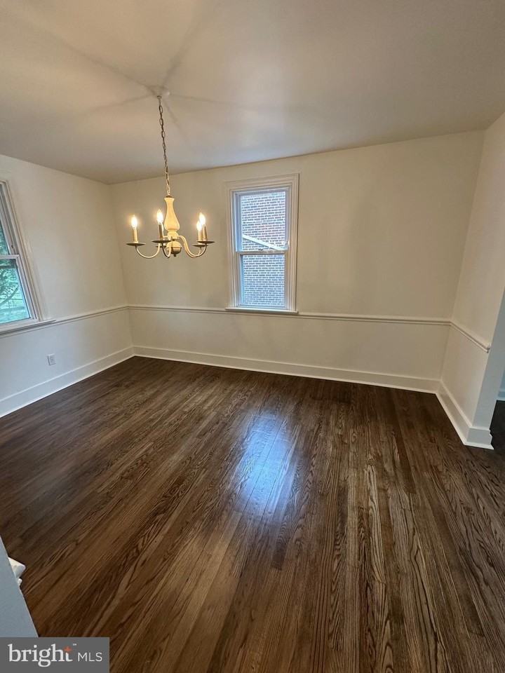 1122 Coyne Pl - Photo 7 of 19
