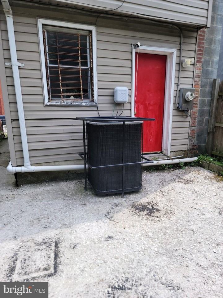 306 N Gilmor St - Photo 3 of 10