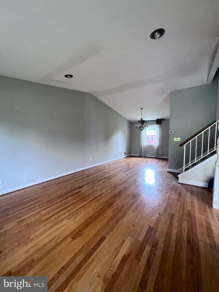 8407 Thornton Rd - Photo 5 of 30