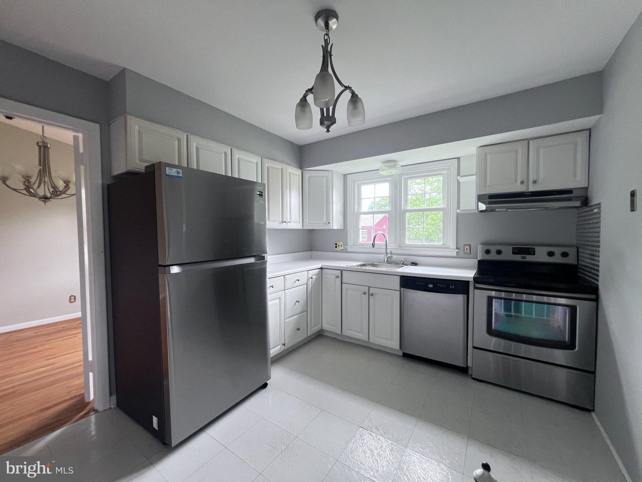 8407 Thornton Rd - Photo 6 of 30