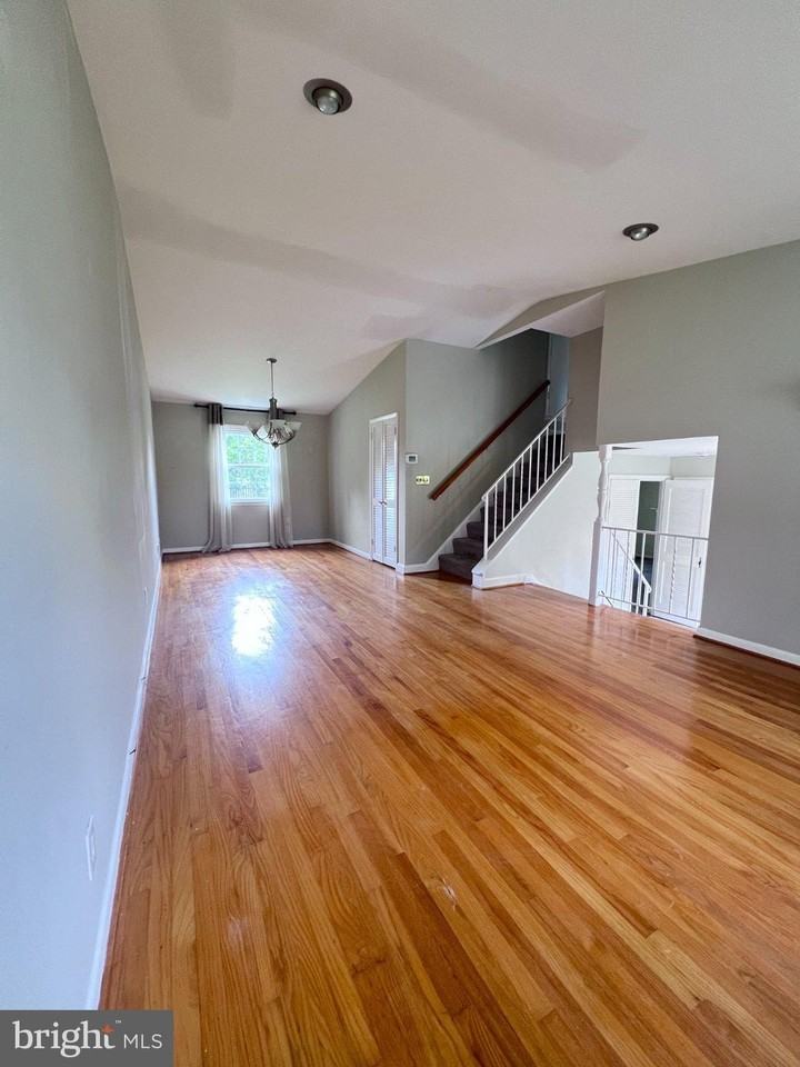 8407 Thornton Rd - Photo 7 of 30