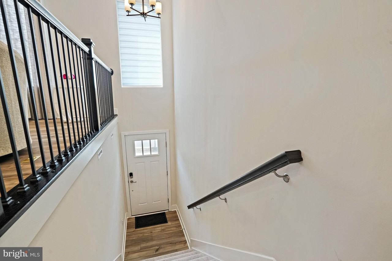 3057 Perthshire Pl - Photo 5 of 40
