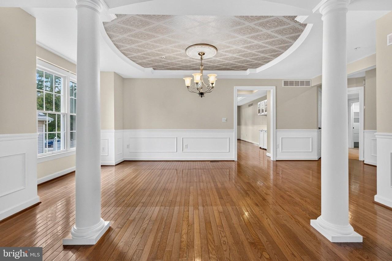 1715 Pine Forest Ct - Photo 4 of 50