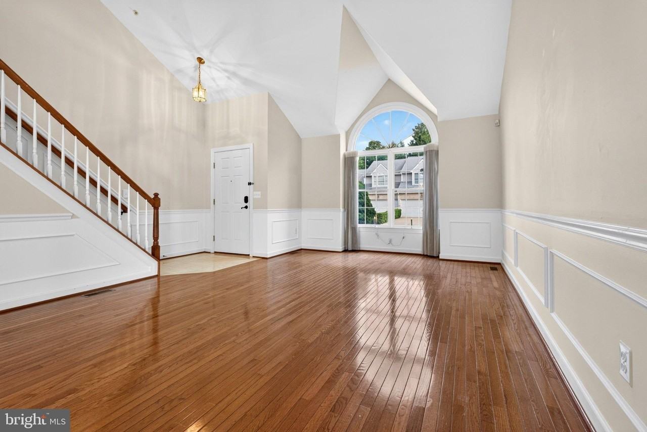 1715 Pine Forest Ct - Photo 5 of 50