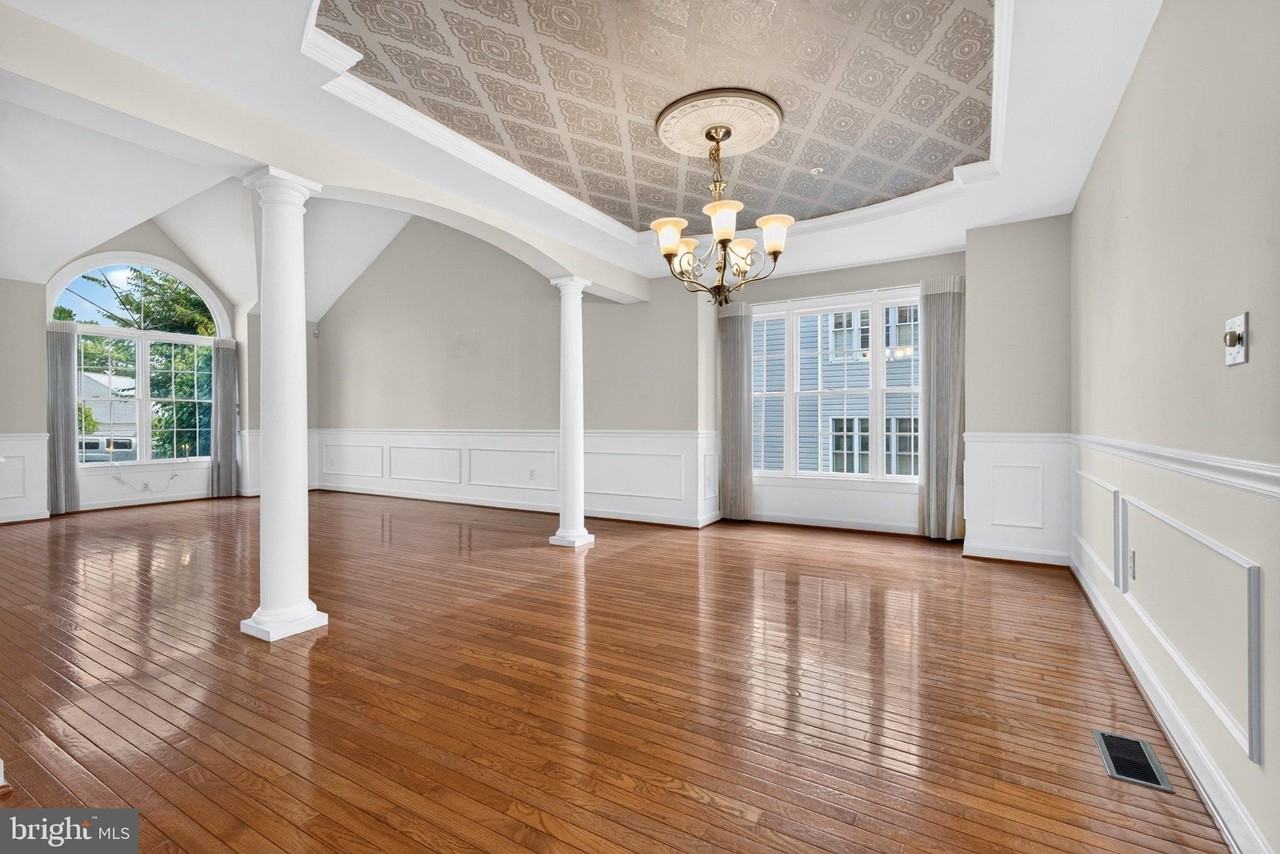 1715 Pine Forest Ct - Photo 7 of 50