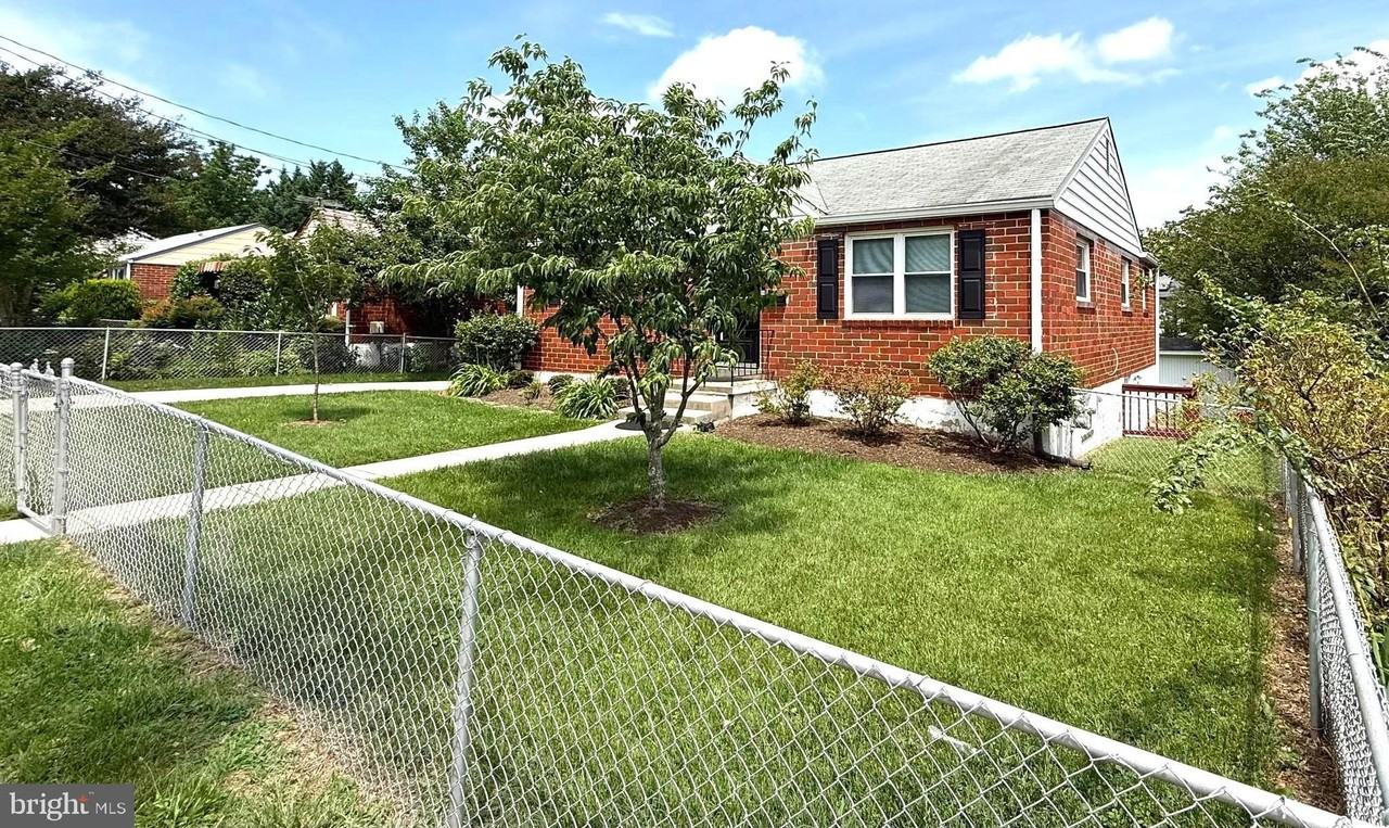 11005 Amherst Ave - Photo 3 of 45
