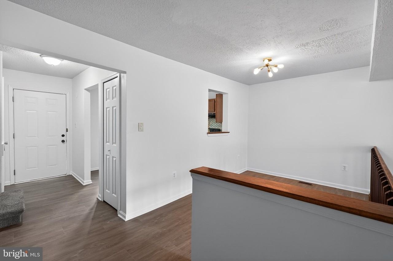 1015 Saint Michaels Dr - Photo 3 of 50