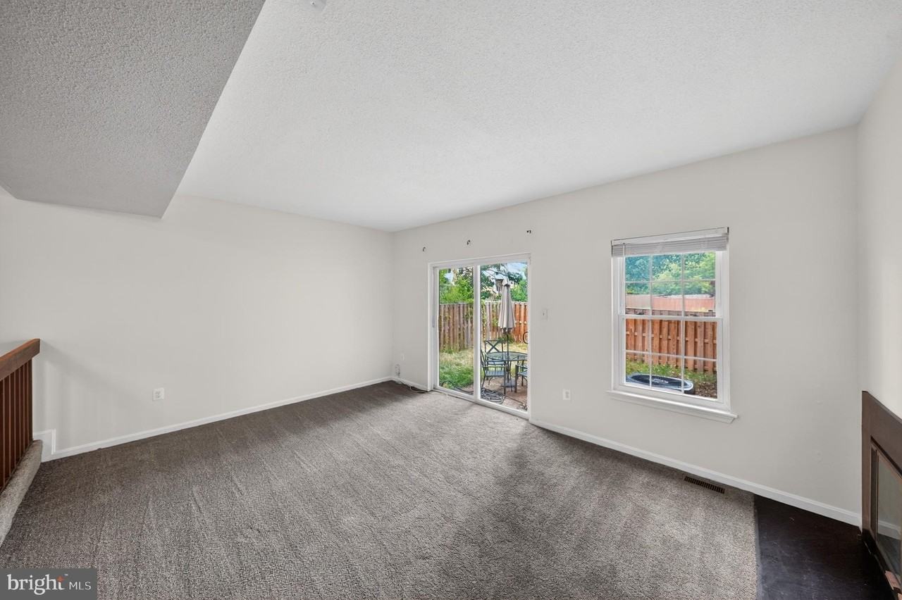 1015 Saint Michaels Dr - Photo 4 of 50