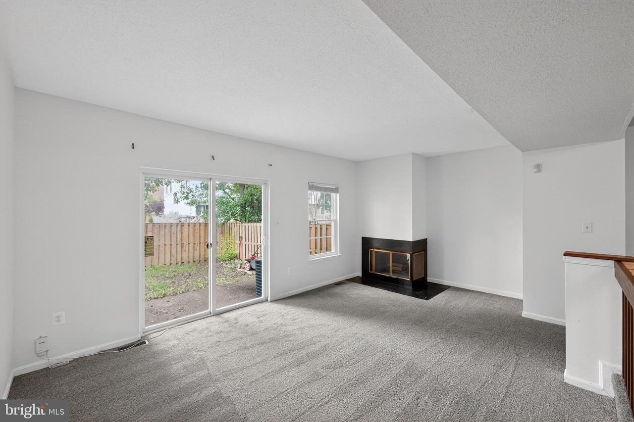 1015 Saint Michaels Dr - Photo 5 of 50