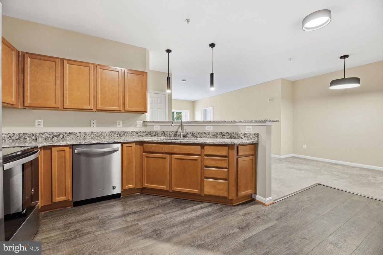 23520 F D R Blvd #305 - Photo 3 of 39