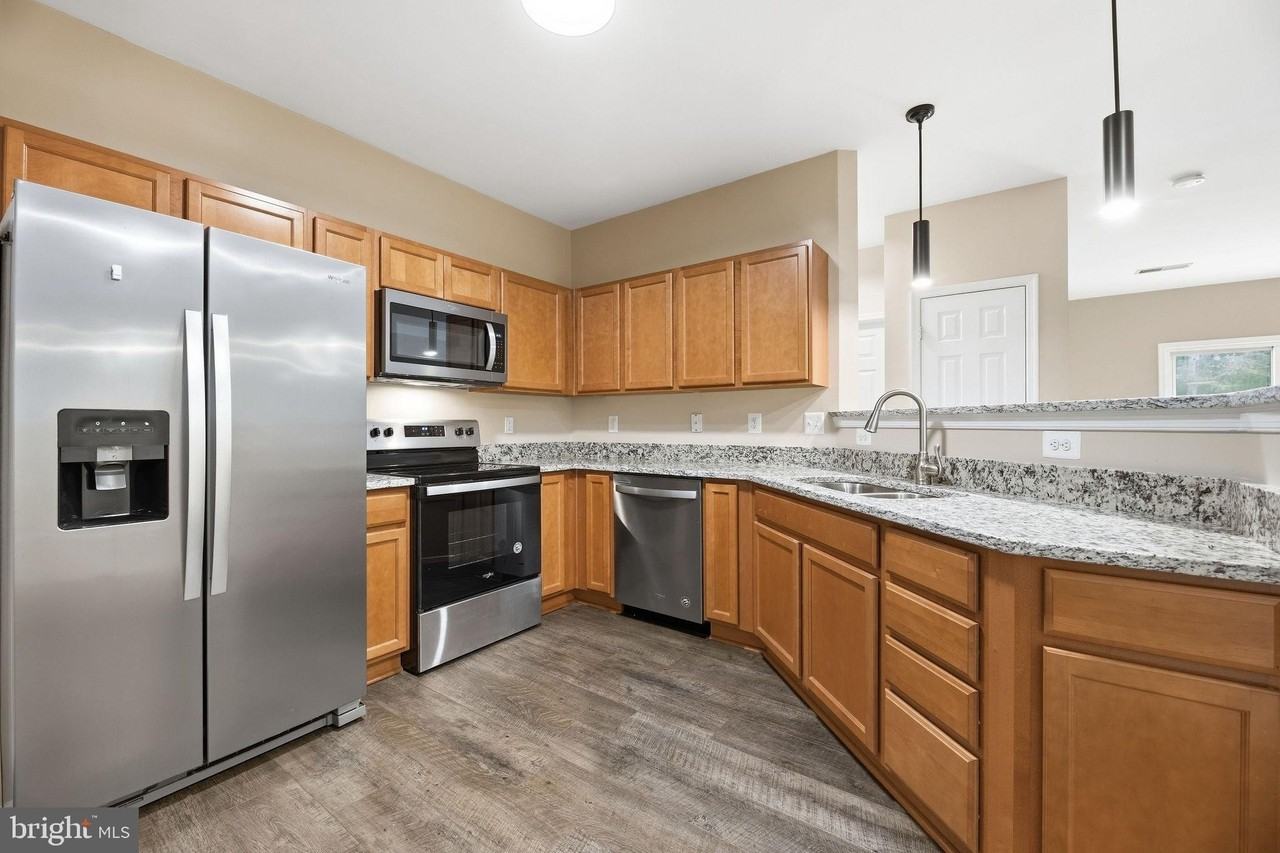 23520 F D R Blvd #305 - Photo 4 of 39