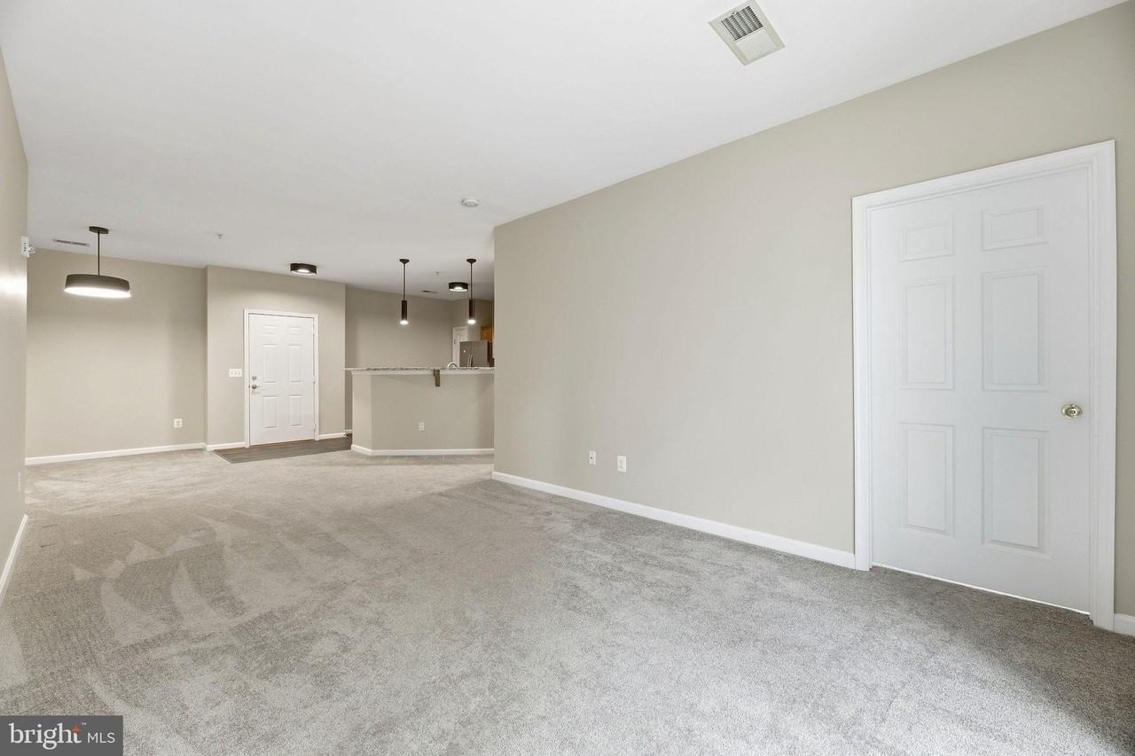 23520 F D R Blvd #305 - Photo 7 of 39
