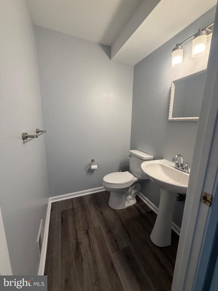 4 Coachlight Dr #4 - Photo 7 of 21