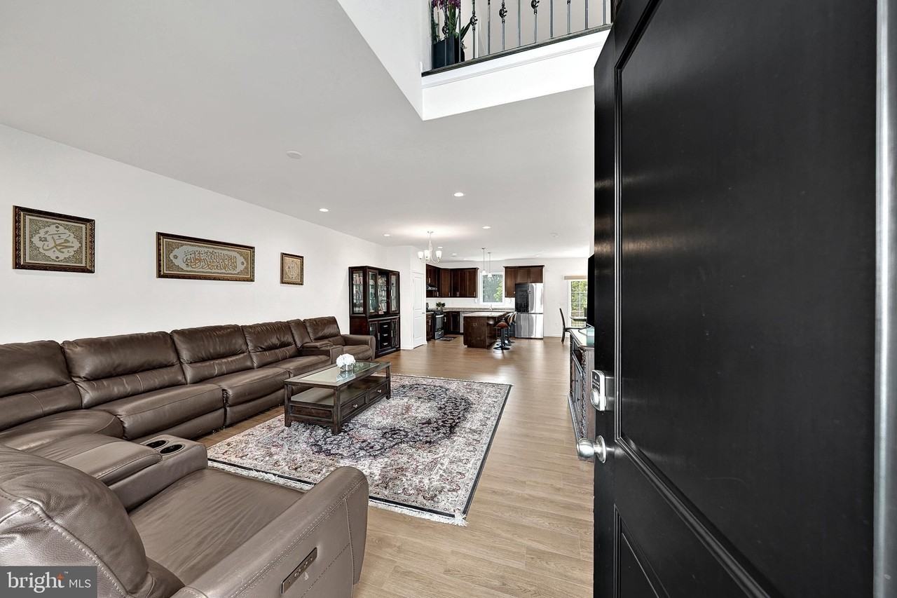 26 Misty Meadow Ln - Photo 2 of 38