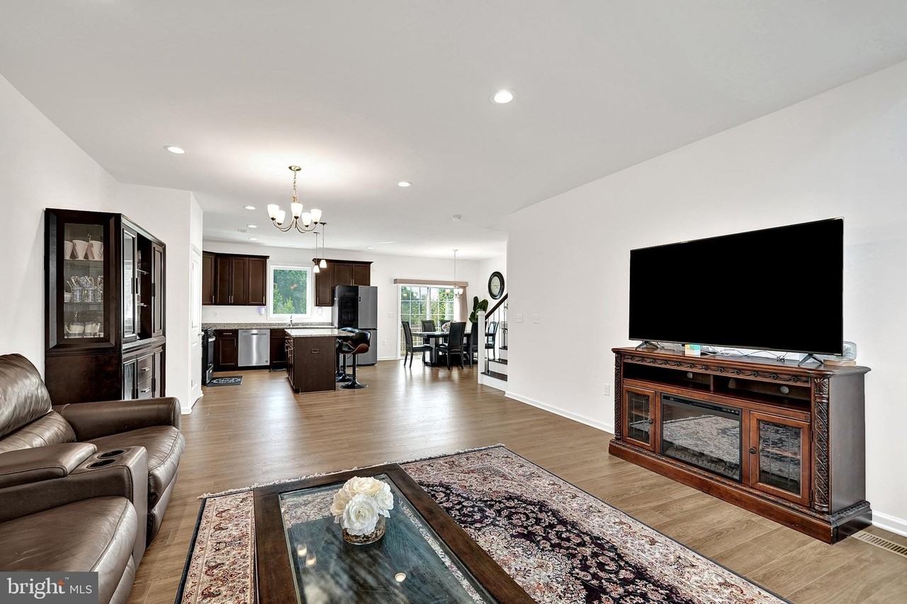 26 Misty Meadow Ln - Photo 3 of 38