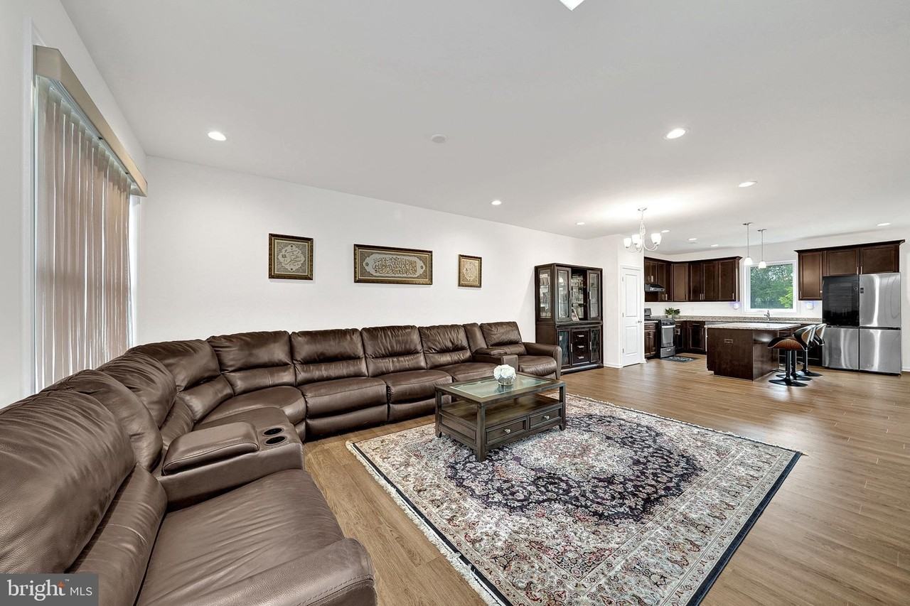 26 Misty Meadow Ln - Photo 4 of 38