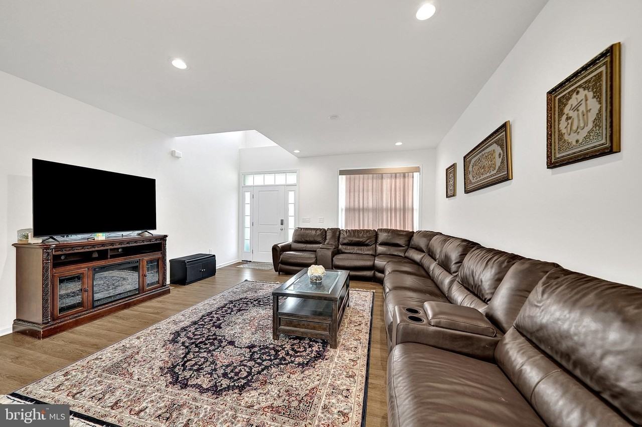 26 Misty Meadow Ln - Photo 5 of 38