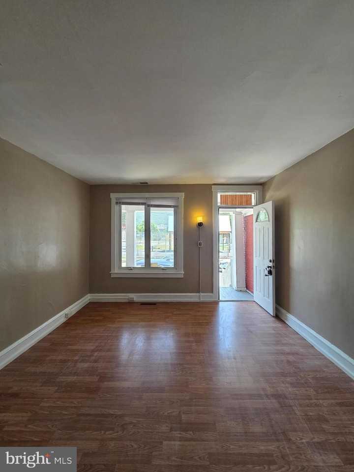 716 Church St - Photo 3 of 16