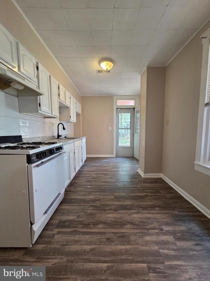 716 Church St - Photo 7 of 16