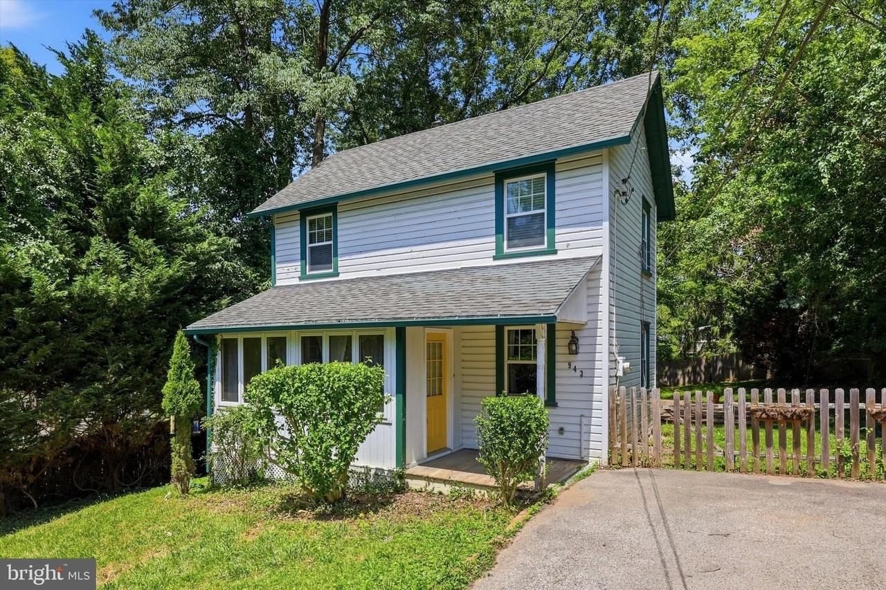 943 Fairview Ave - Photo 2 of 21