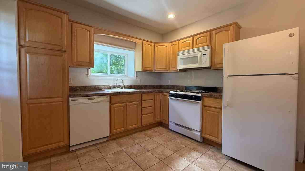 316 Gerard Ave #C - Photo 4 of 14